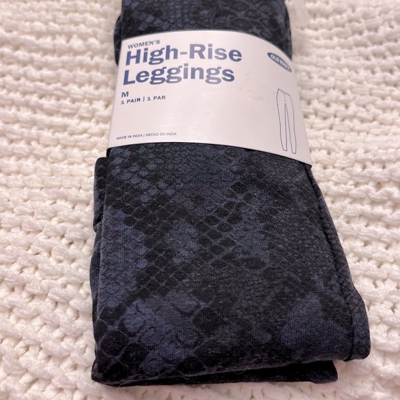 🌸3/$25 🆕 Old Navy High Rise Snakeskin Print Leggings, Navy and Black, Size M - Picture 7 of 12